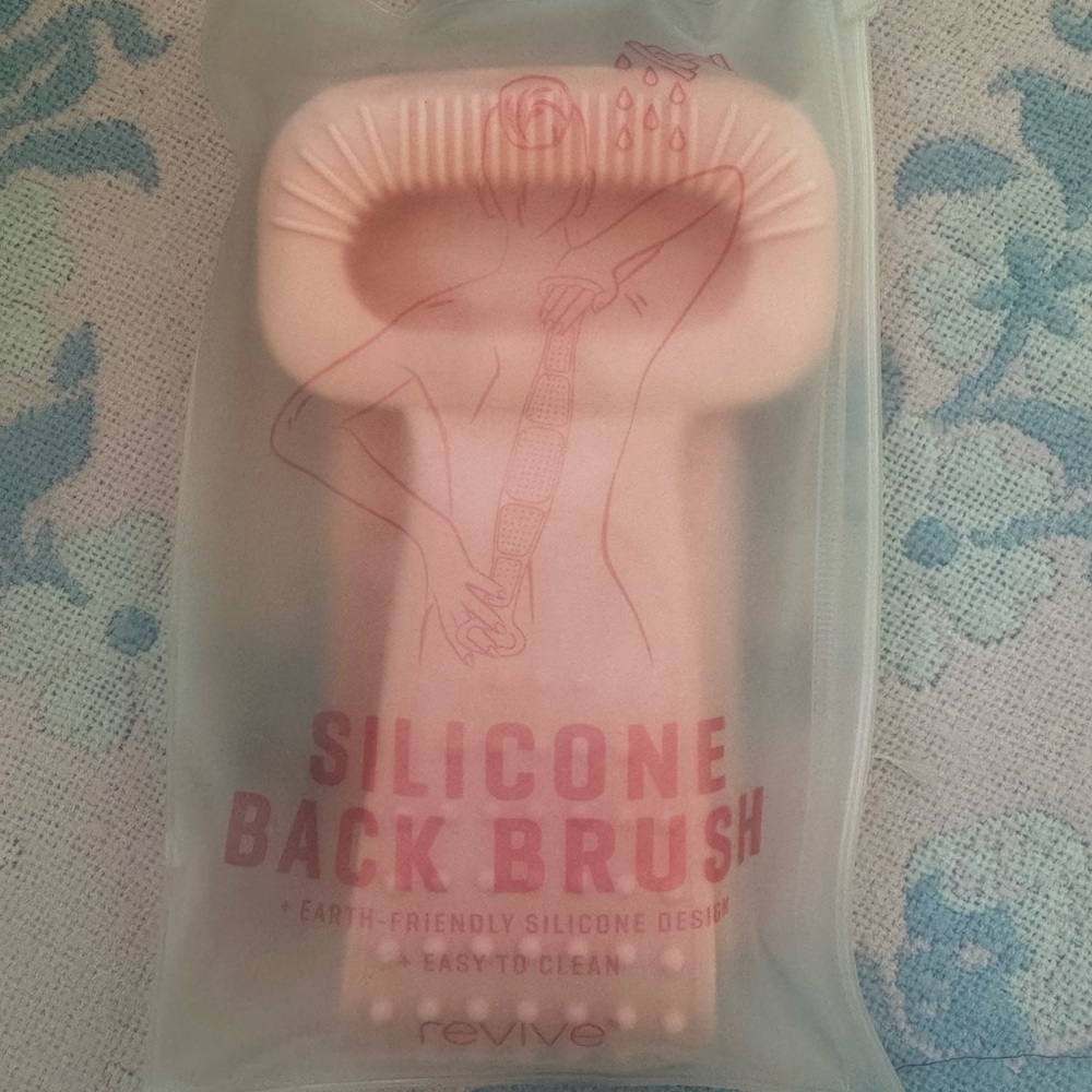 NWT Silicone Back Brush in Pink